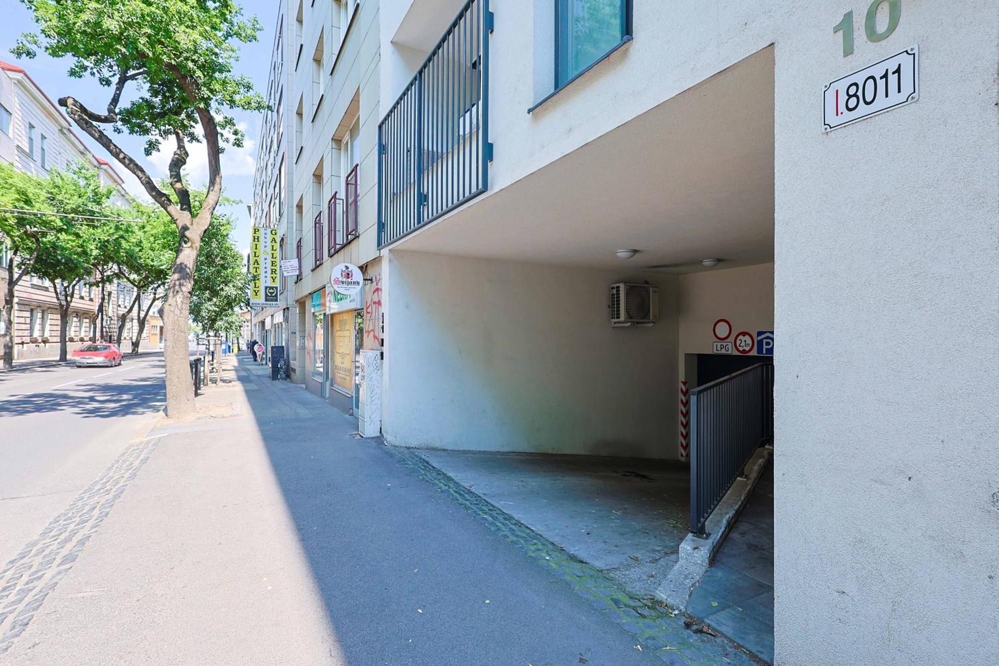 Апартаменты Adamick Place In City Centre With Free Parking Братислава Экстерьер фото