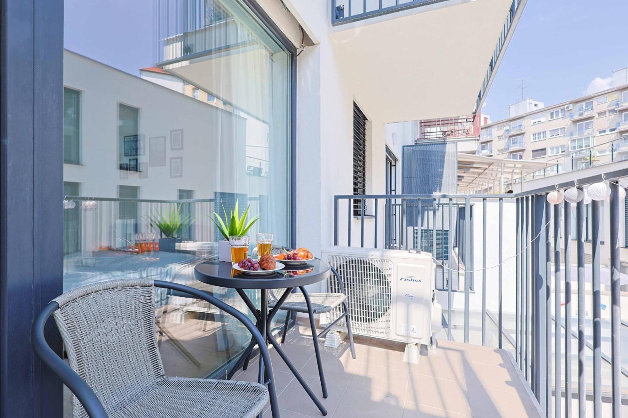Апартаменты Adamick Place In City Centre With Free Parking Братислава Экстерьер фото