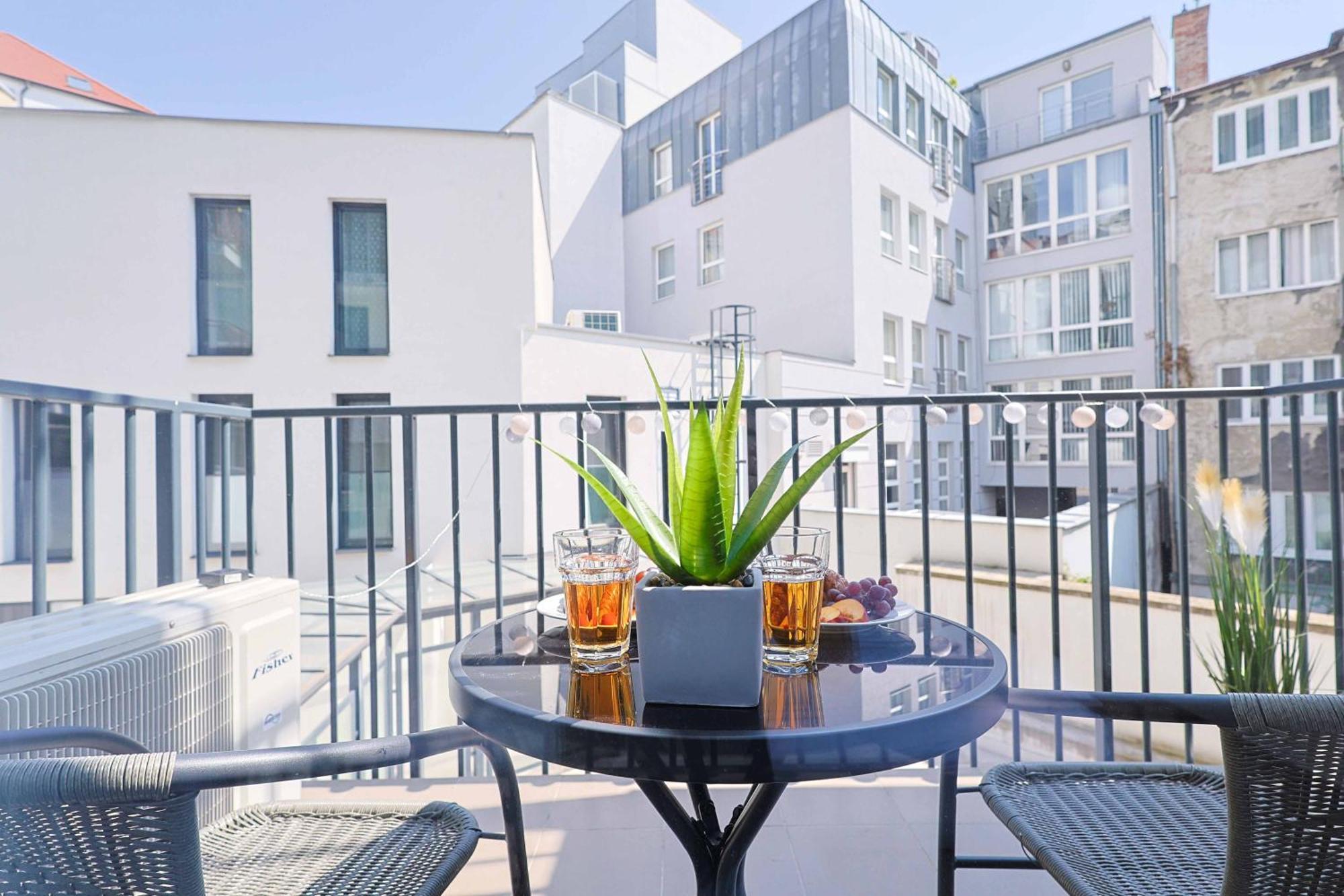 Апартаменты Adamick Place In City Centre With Free Parking Братислава Экстерьер фото